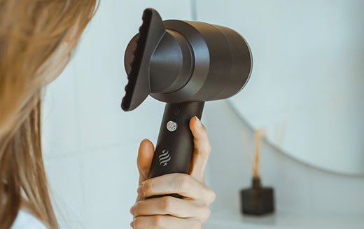 Hoe droog je je haar snel met een föhn? Deskundige gids - Ace & Taylor