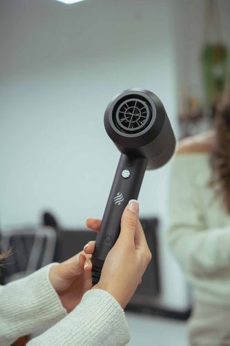 Locken mit einem Fön - Experten-Techniken - Ace & Taylor